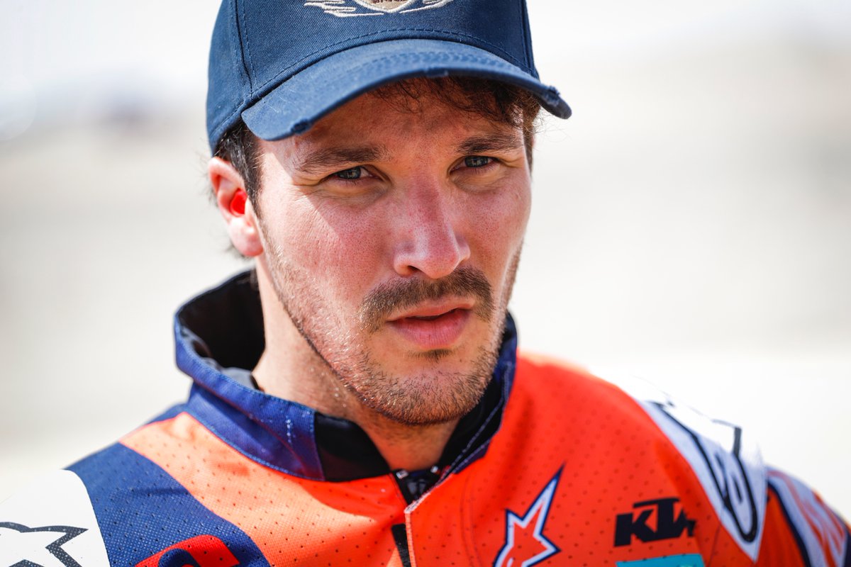 Sunderland suffers 'squashed discs' in Dakar-ending crash